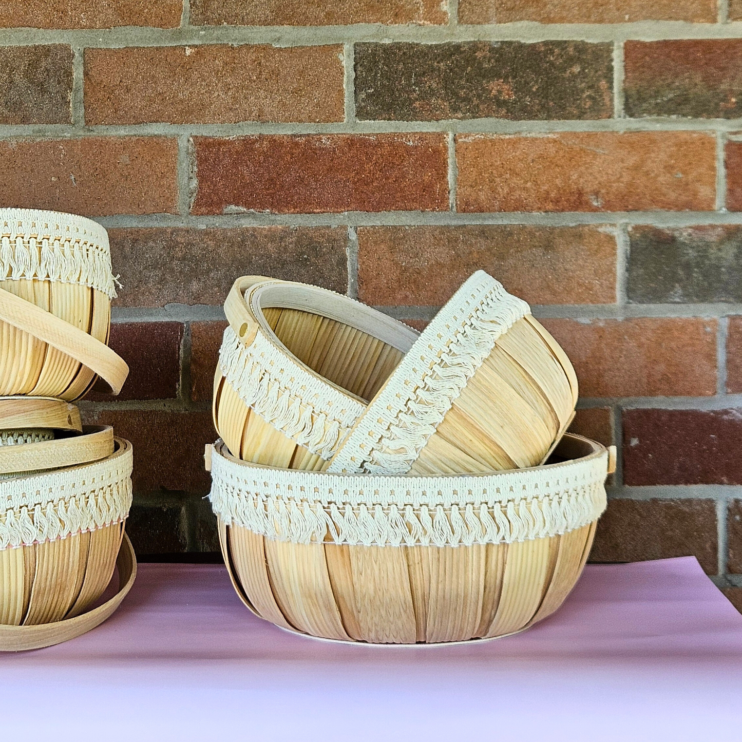 Lace-Finished Baskets with Handle