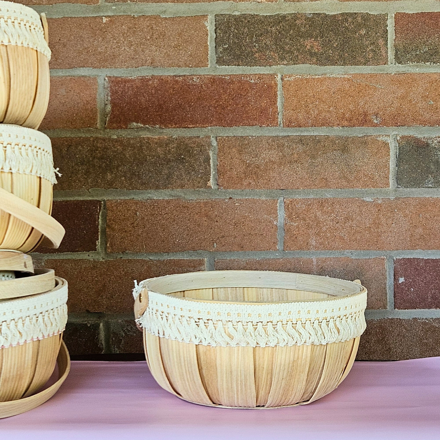 Lace-Finished Baskets with Handle